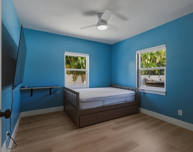 801 Ne 19th Terrace - Photo Thumbnail 22