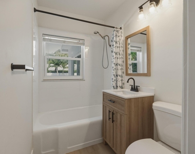 801 Ne 19th Terrace - Photo Thumbnail 23