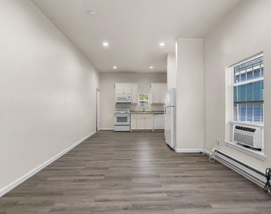 2406 Ross Avenue - Photo Thumbnail 3