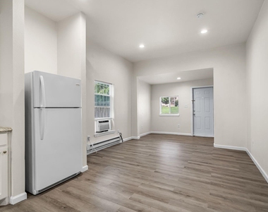 2406 Ross Avenue - Photo Thumbnail 5