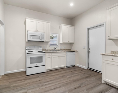2406 Ross Avenue - Photo Thumbnail 4