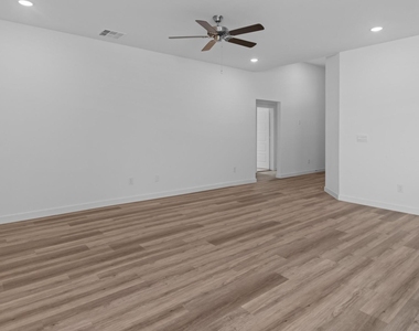 8536 Big Apple Drive - Photo Thumbnail 4