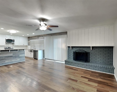 4644 Ringgold Lane - Photo Thumbnail 2