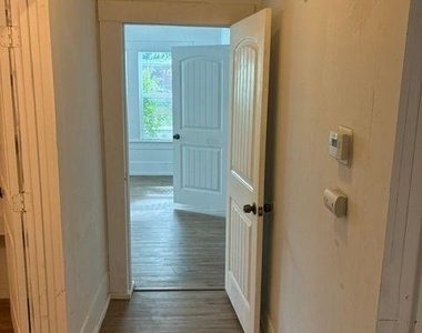 3905 Stuart Street - Photo Thumbnail 6