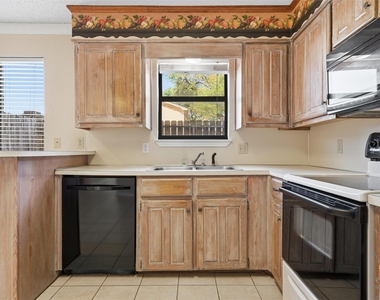 1371 S 11th Street - Photo Thumbnail 6