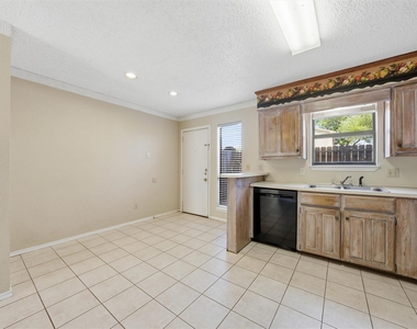 1371 S 11th Street - Photo Thumbnail 11