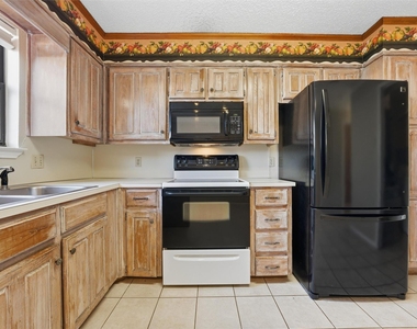 1371 S 11th Street - Photo Thumbnail 8