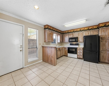 1371 S 11th Street - Photo Thumbnail 4