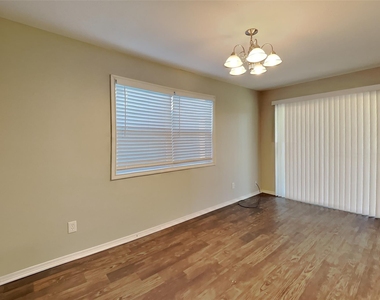 845 Whitehall Drive - Photo Thumbnail 4