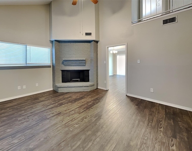 845 Whitehall Drive - Photo Thumbnail 2