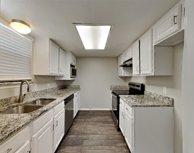 845 Whitehall Drive - Photo Thumbnail 3