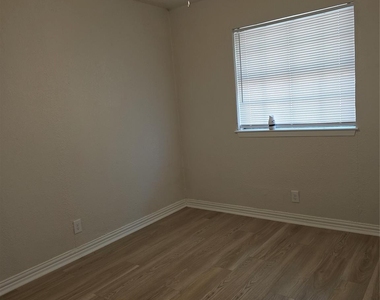 721 N Cummings Drive - Photo Thumbnail 9