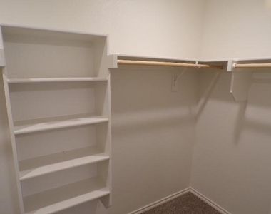 709 S 5th Street - Photo Thumbnail 17