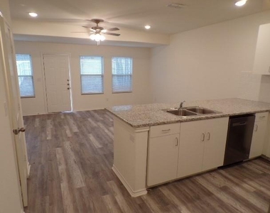 709 S 5th Street - Photo Thumbnail 2