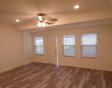 709 S 5th Street - Photo Thumbnail 9