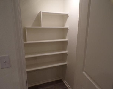 709 S 5th Street - Photo Thumbnail 10
