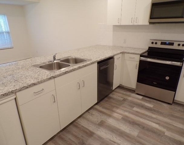 709 S 5th Street - Photo Thumbnail 4