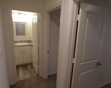 709 S 5th Street - Photo Thumbnail 24