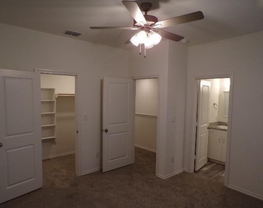 709 S 5th Street - Photo Thumbnail 16