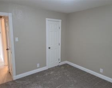 1316 Blodgett Avenue - Photo Thumbnail 10