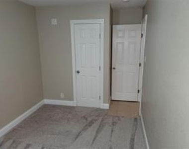 1316 Blodgett Avenue - Photo Thumbnail 11