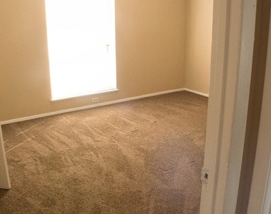 2800 Sayles Boulevard - Photo Thumbnail 10