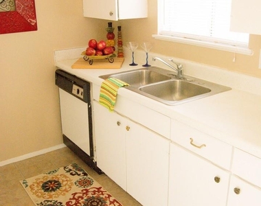 2800 Sayles Boulevard - Photo Thumbnail 5