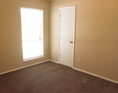 2800 Sayles Boulevard - Photo Thumbnail 9
