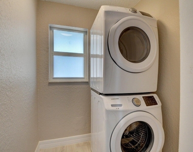 398 W Camino Real - Photo Thumbnail 3