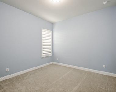 603 Warner Drive - Photo Thumbnail 6