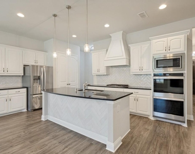 603 Warner Drive - Photo Thumbnail 1