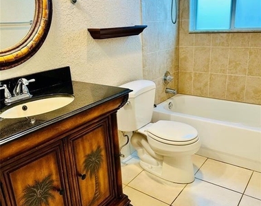 2190 Se 5th Street - Photo Thumbnail 3