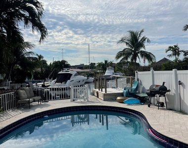 2708 Ne 14th Street Causeway - Photo Thumbnail 1
