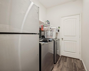2920 Brazos Drive - Photo Thumbnail 14