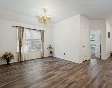 2920 Brazos Drive - Photo Thumbnail 4