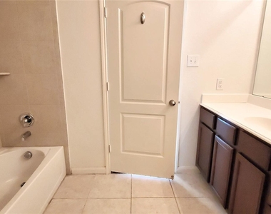 1314 Shumard Drive - Photo Thumbnail 10