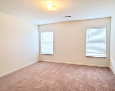 1314 Shumard Drive - Photo Thumbnail 4