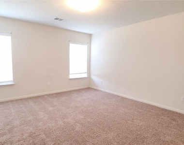 1314 Shumard Drive - Photo Thumbnail 5
