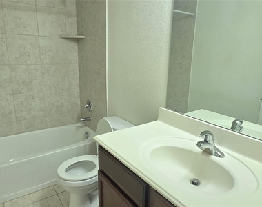 1825 Mesquite Lane - Photo Thumbnail 8