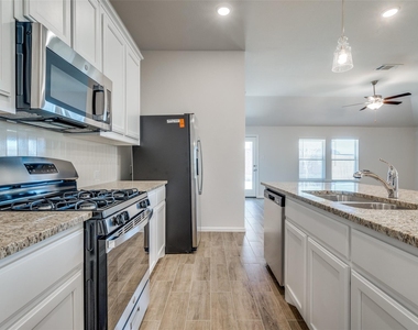 6445 Auburn Dale Road - Photo Thumbnail 8