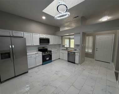 10231 Ridge Oak Street - Photo Thumbnail 5