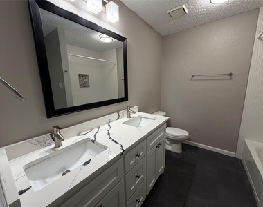 10231 Ridge Oak Street - Photo Thumbnail 11