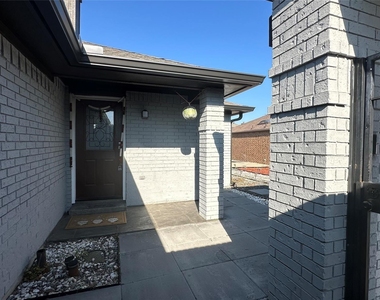 3925 Capricorn Court - Photo Thumbnail 3