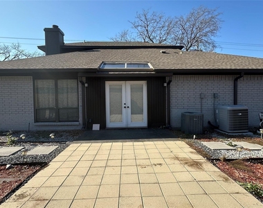 3925 Capricorn Court - Photo Thumbnail 6
