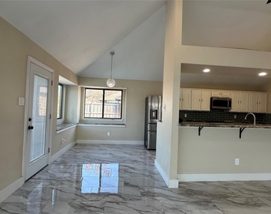 3925 Capricorn Court - Photo Thumbnail 22