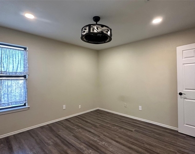 3925 Capricorn Court - Photo Thumbnail 35