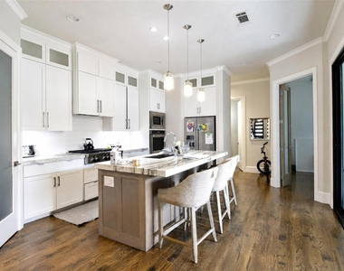 6614 Del Norte Lane - Photo Thumbnail 2