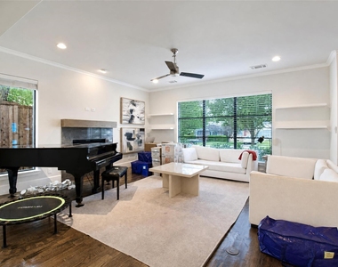 6614 Del Norte Lane - Photo Thumbnail 3