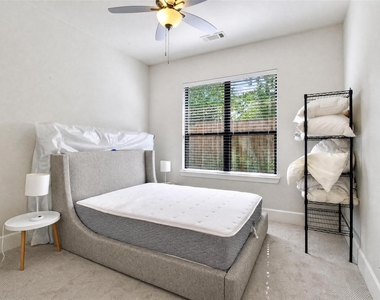 6614 Del Norte Lane - Photo Thumbnail 9