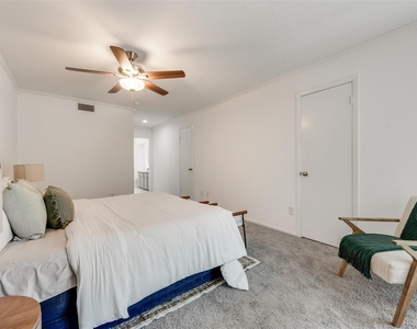 7492 E Northwest Highway - Photo Thumbnail 11
